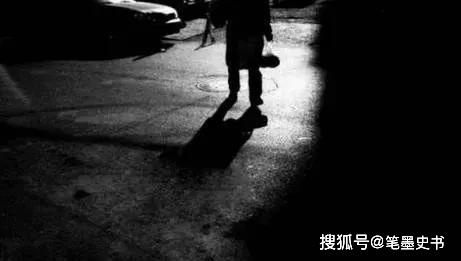 梦境迷雾，解析昨晚梦见一群亲戚披麻戴孝的抬起棺材的深层含义