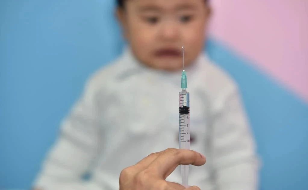 宝宝打完疫苗，医生叮嘱的这件事一定要做！