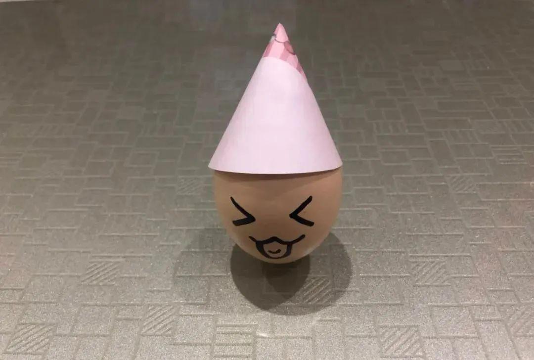 5. 快来推一推它,看看你的不倒翁制作成功了吗?