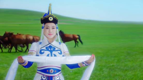 美女歌手肖洋早年歌曲《心中的歌唱》缓缓而来 放歌大草原