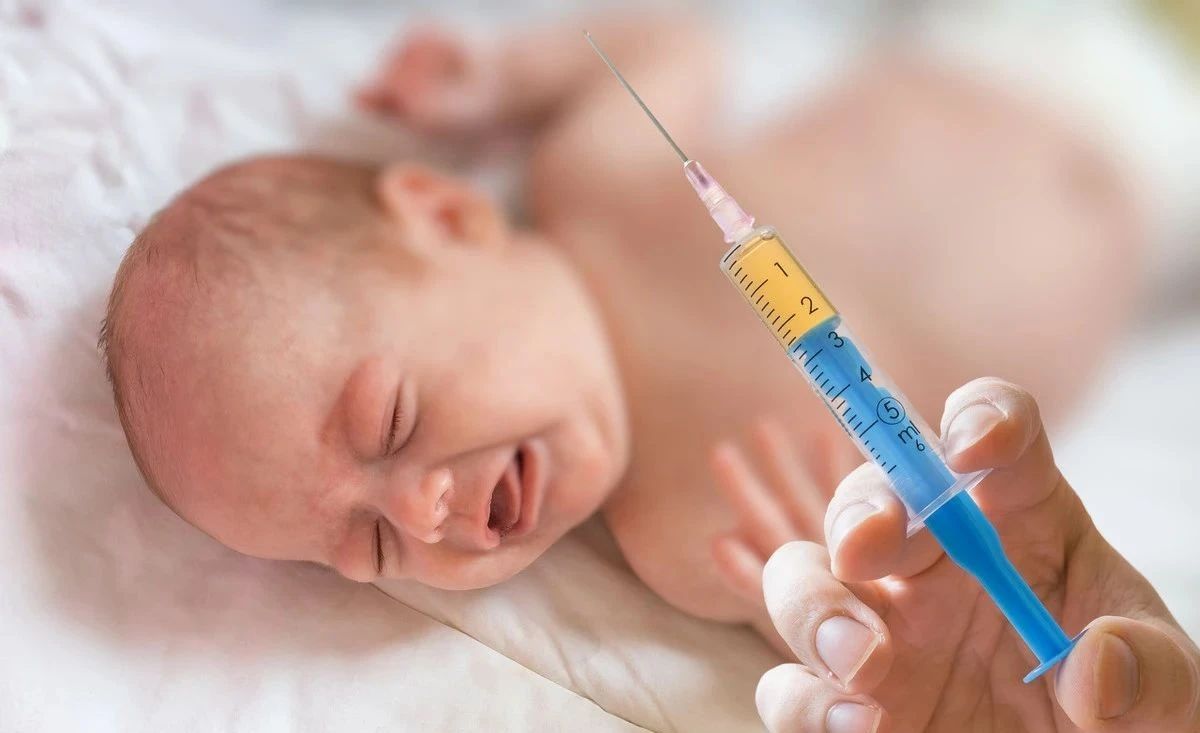 宝宝打完疫苗，医生叮嘱的这件事一定要做！
