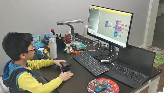 二年级五班 陈博煜二年级五班 赵文悦交大附小二年级二班 张亦炜交大