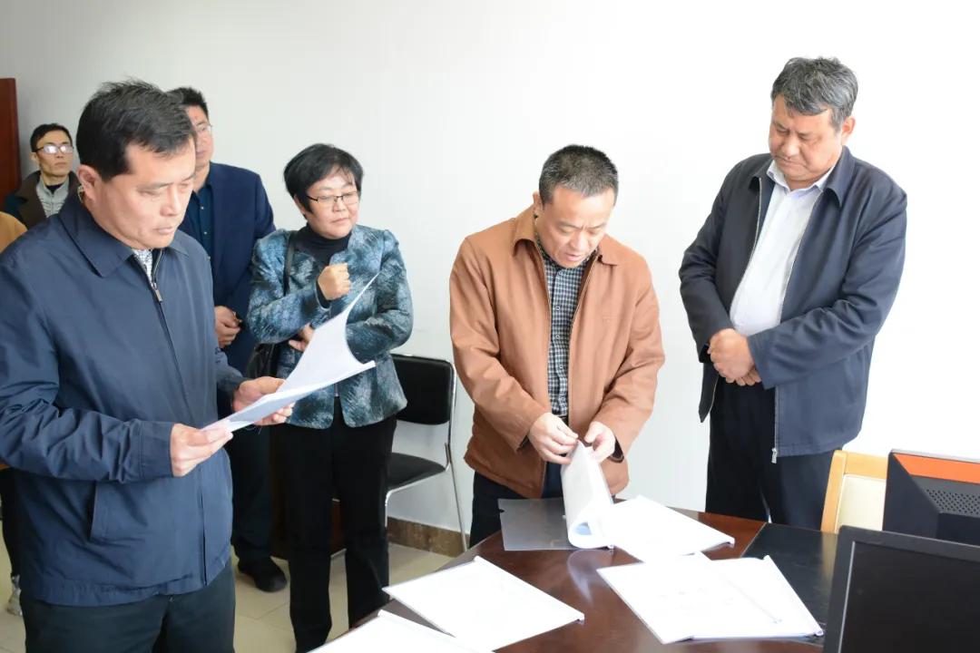 日照市政府副市长郑德庆到市化解不动产历史遗留问题领导小组办公室