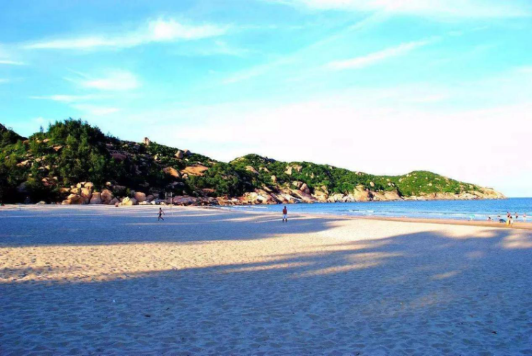 金海滩旅游景区是目前珠海市最大的海滨浴场,被省旅游局推荐为广东