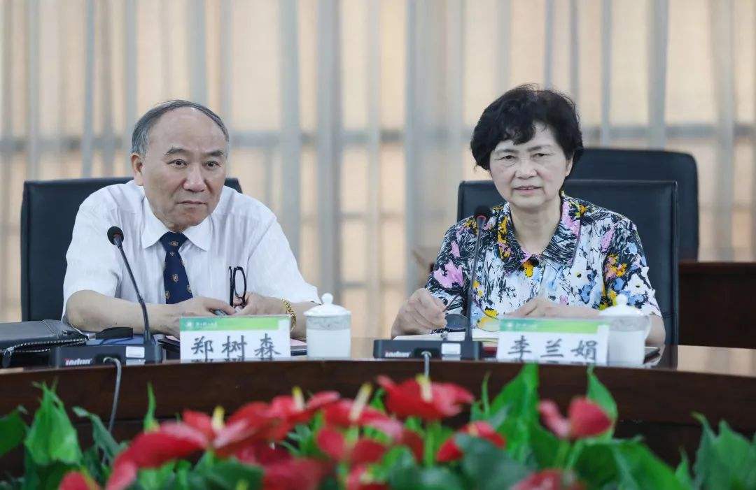 原创李兰娟院士全程用汉语给美国专家们授课，获得网友的一致好评