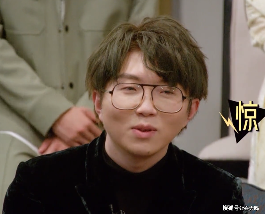 黄什么吕成语_黄裙子搭配什么上衣图(2)