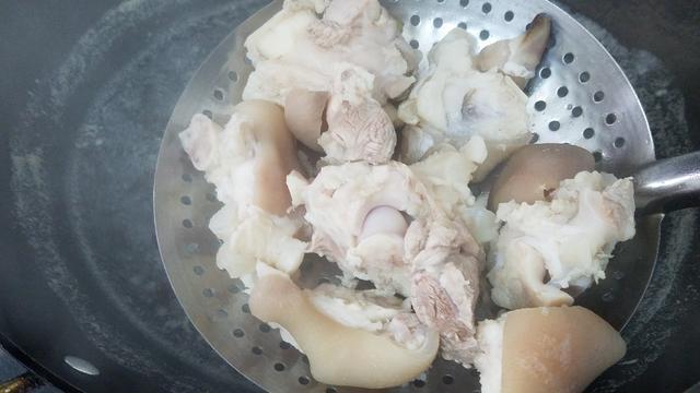 炖猪蹄用什么酱料 43944fb590414800b827f384bba70fdd.jpeg