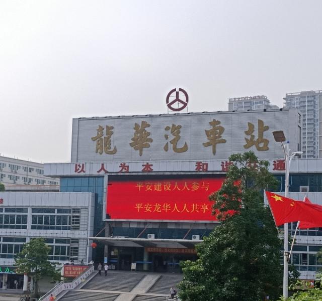 再找不到工作就进富士康,富士康是龙华最大的工厂,比较有保障