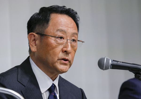 希望靠汽车业阻止日本经济崩溃的丰田在纠结什么