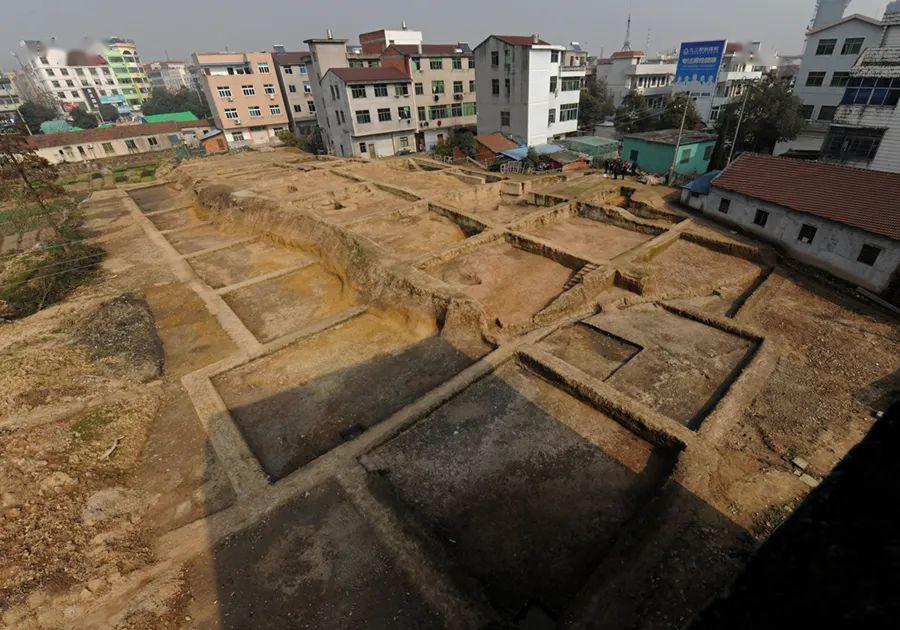 桥头遗址地貌环境桥头遗址位于义乌市城西街道桥头村西侧,钱塘江