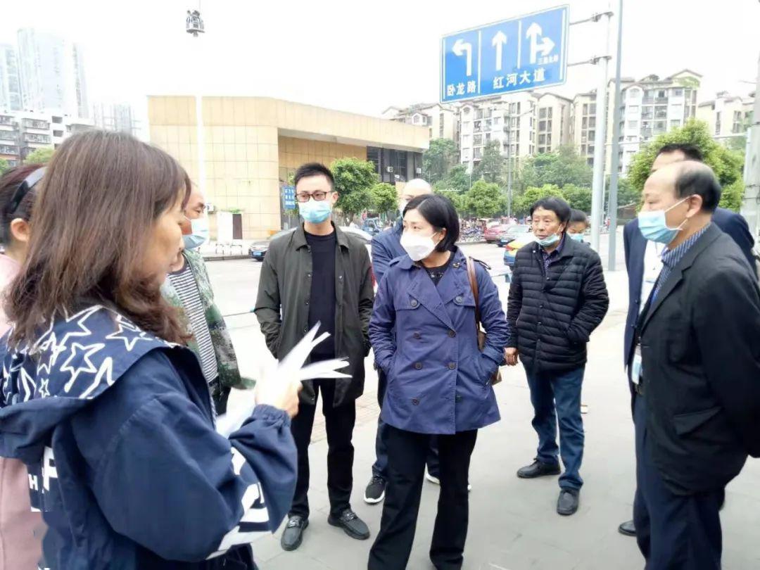 4月21日,街道党工委副书记屈英与区指挥部,区住建