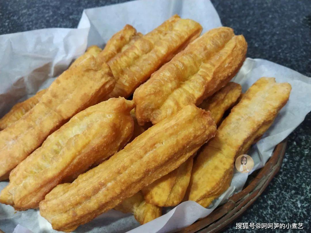 在家怎么做油条酥脆好吃又松软 79be0d5ce4254bd0b8538d2a7f0600ae.jpeg