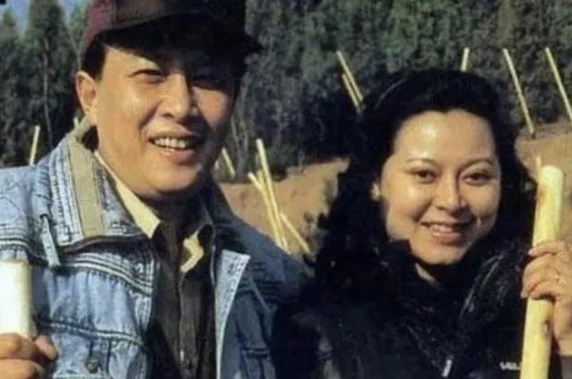 狠人唐国强:前妻孙涛除夕夜结束生命,他转身娶了小12岁混血娇妻