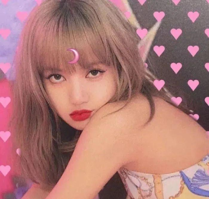 97年出生的lisa,是韩国女团blackpink的rap和舞蹈担当.