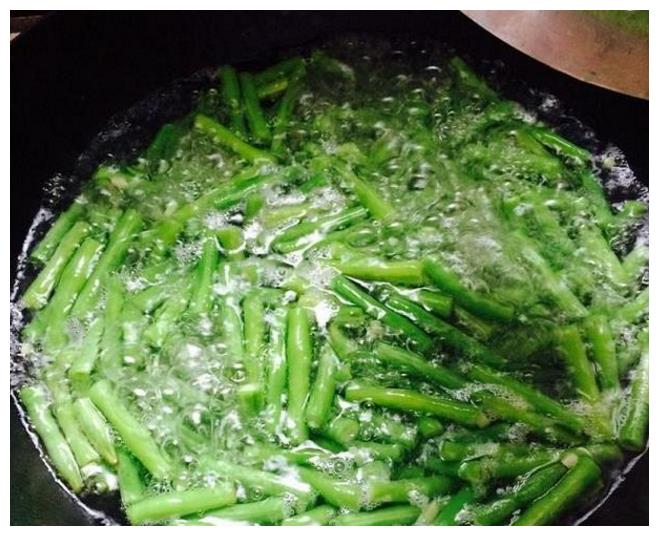 怎么晒豆角干好吃窍门 8a64521d726d4812b151d3aad4dd37a2.jpeg