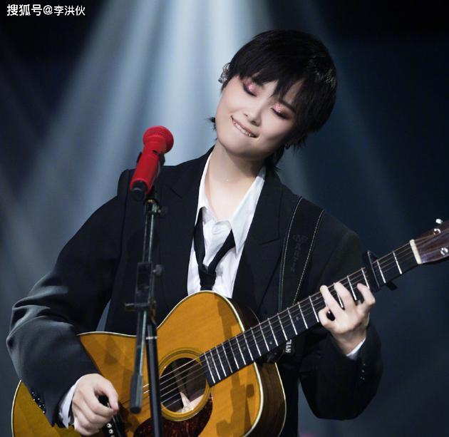 华晨宇歌手2020总决_李宇春助阵华晨宇,称霸《歌手》总决赛,出道十五年