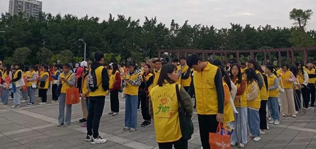 志愿者服务精神和理念图片 92d308d57d9e4d06b85665dbba942160.jpeg