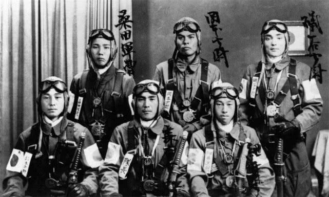 二战日本神风敢死队的疯狂行径_飞行员