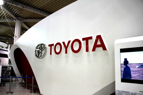 希望靠汽车业阻止日本经济崩溃的丰田在纠结什么