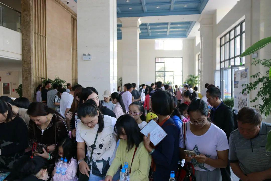 2019年招生报名现场一角