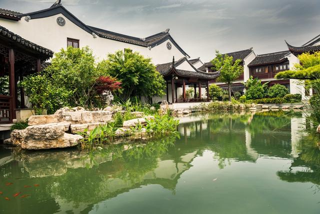 苏州古典园林位于江苏省苏州市,中国十大风景名胜之一