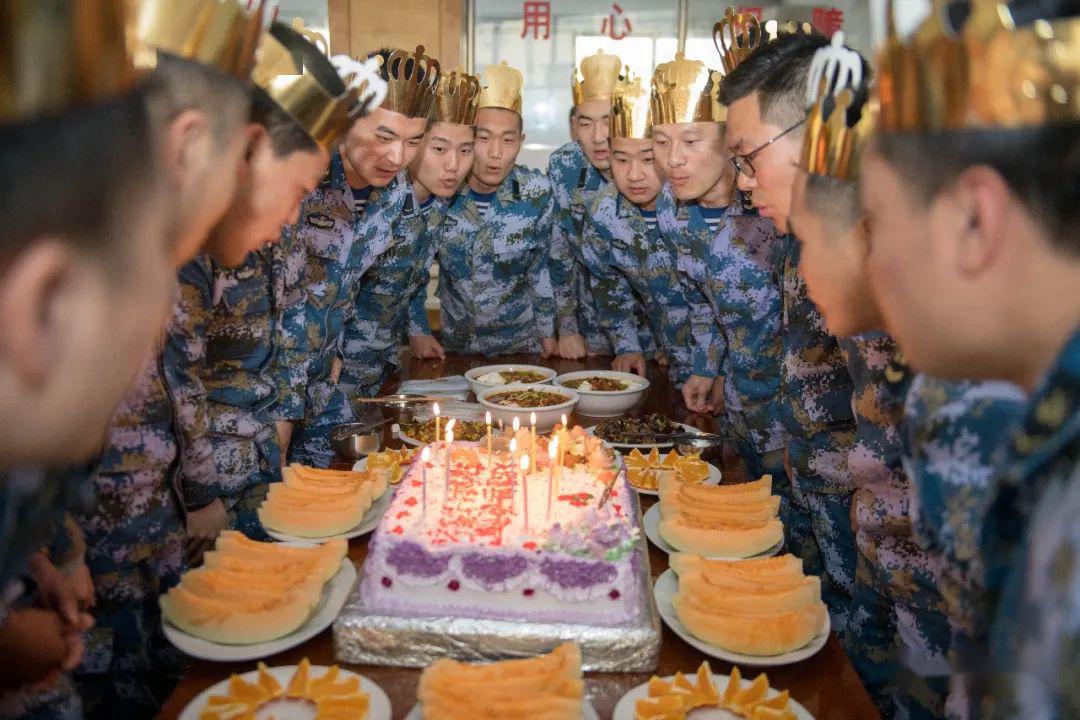 和人民海军同一天生日,是一种什么体验