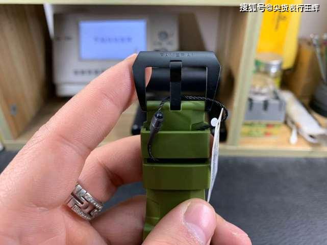 逆袭之年沛纳海，pam961展现军表风格和不一样的潜水腕表_机芯