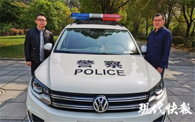 『周洵』警车为他逆行还闯了两红灯，市民突发心脏病求助