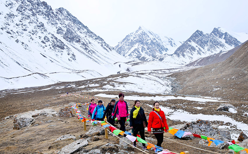 走近祁连山秘境巴尔斯雪山山峦连绵美不胜收