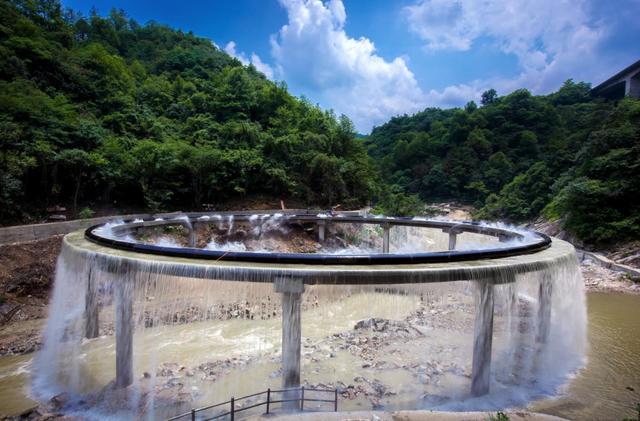 在水帘中穿越,在峡谷中击水的 梦幻洞中漂流:青天之上,云04之上