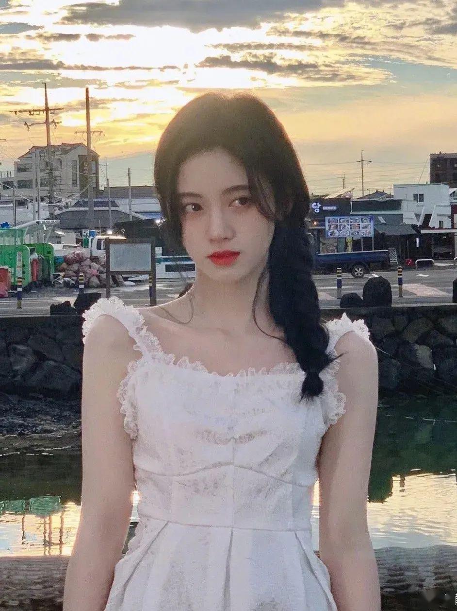 今年最流行鞠婧祎“纯欲风发型”！又婊又清纯！_手机搜狐网