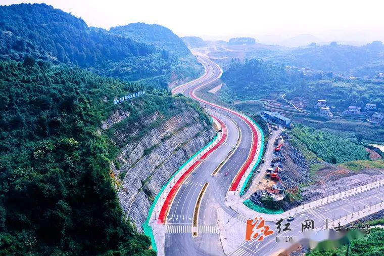 吉首市总人口_湘西吉首市城市图片(2)