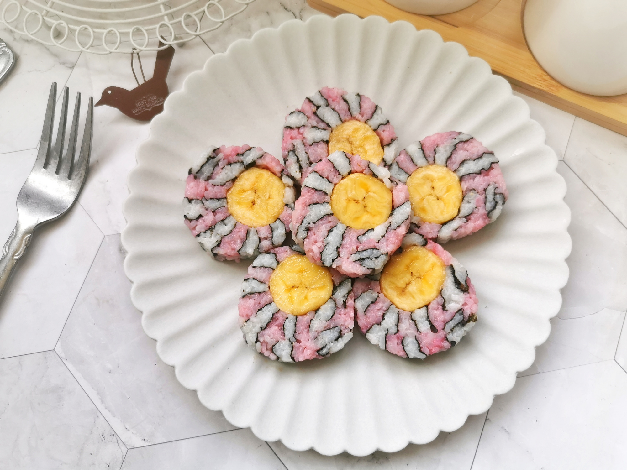 自己做寿司教程简单 ffaf5ce98a92491ca7e39a147e1172ce.jpeg