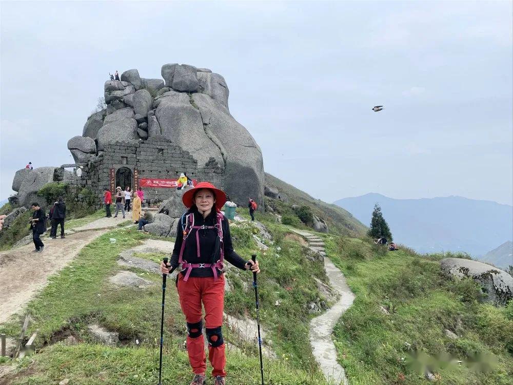 桂阳.徒步扶苍山 看奇石 赏映山红