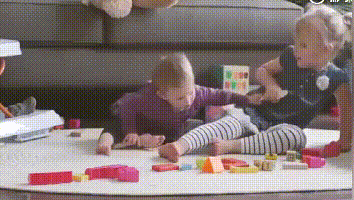 深夜监控拍下的这一幕，看哭无数人