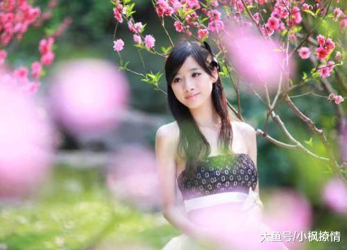 周公解梦，梦见女人与水的深层寓意与心理解析