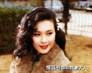 不仅如此,1986年,她还与赵忠祥,王刚,姜昆一起主持过1986年的春节