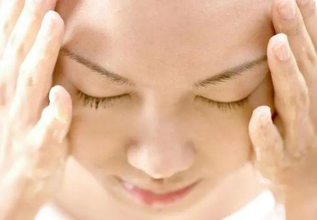 自己怎样清理黑头 2de5d73908c54cdf8c2abd3216fa402a.jpeg