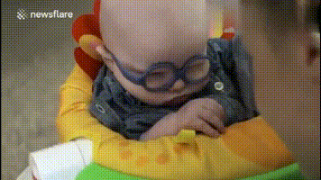 深夜监控拍下的这一幕，看哭无数人