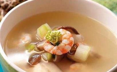 美食推荐:咸蛋黄焗土豆片,冬菇清汤,猪蹄瓜菇汤,蘑菇炒秋葵的做法