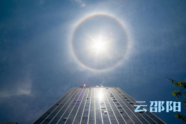 光晕现象 6d52f6f0bb794eb38f09839bdcba8d92.jpeg