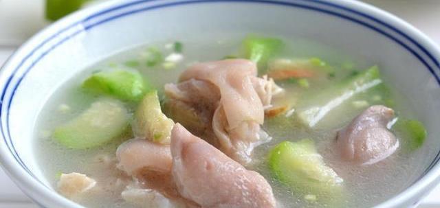 美食推荐:咸蛋黄焗土豆片,冬菇清汤,猪蹄瓜菇汤,蘑菇炒秋葵的做法