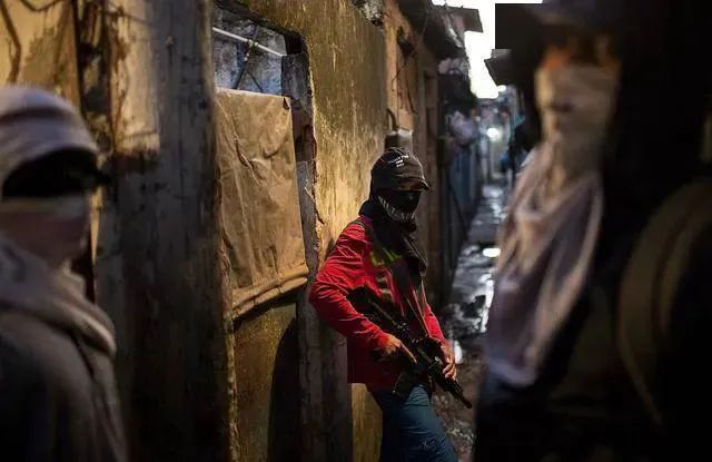 黑帮“抗疫”:“不洗手就砍手”与一天谋杀105人