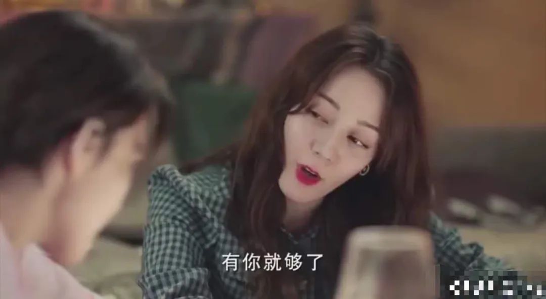热巴新剧预告曝光！红唇鼻子大显老态，惨遭张
