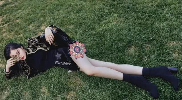 欧阳娜娜最近咋了?感觉哪里不一样了,躺在草地上时腿未免太长了