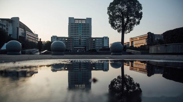 2000年2月中南工学院与衡阳医学院合并组建南华大学,2002年10月,核