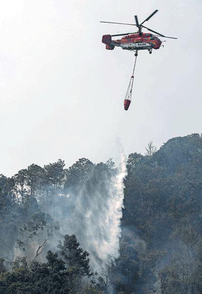 多型消防直升机参与青岛山火扑灭作业