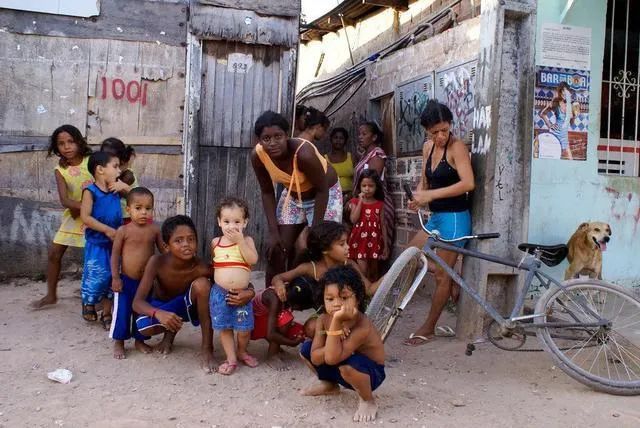 黑帮“抗疫”:“不洗手就砍手”与一天谋杀105人