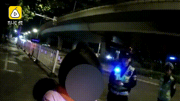 深夜监控拍下的这一幕，看哭无数人