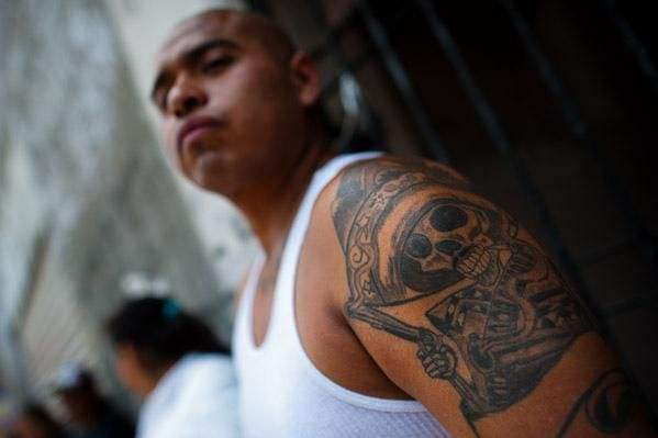 黑帮“抗疫”:“不洗手就砍手”与一天谋杀105人